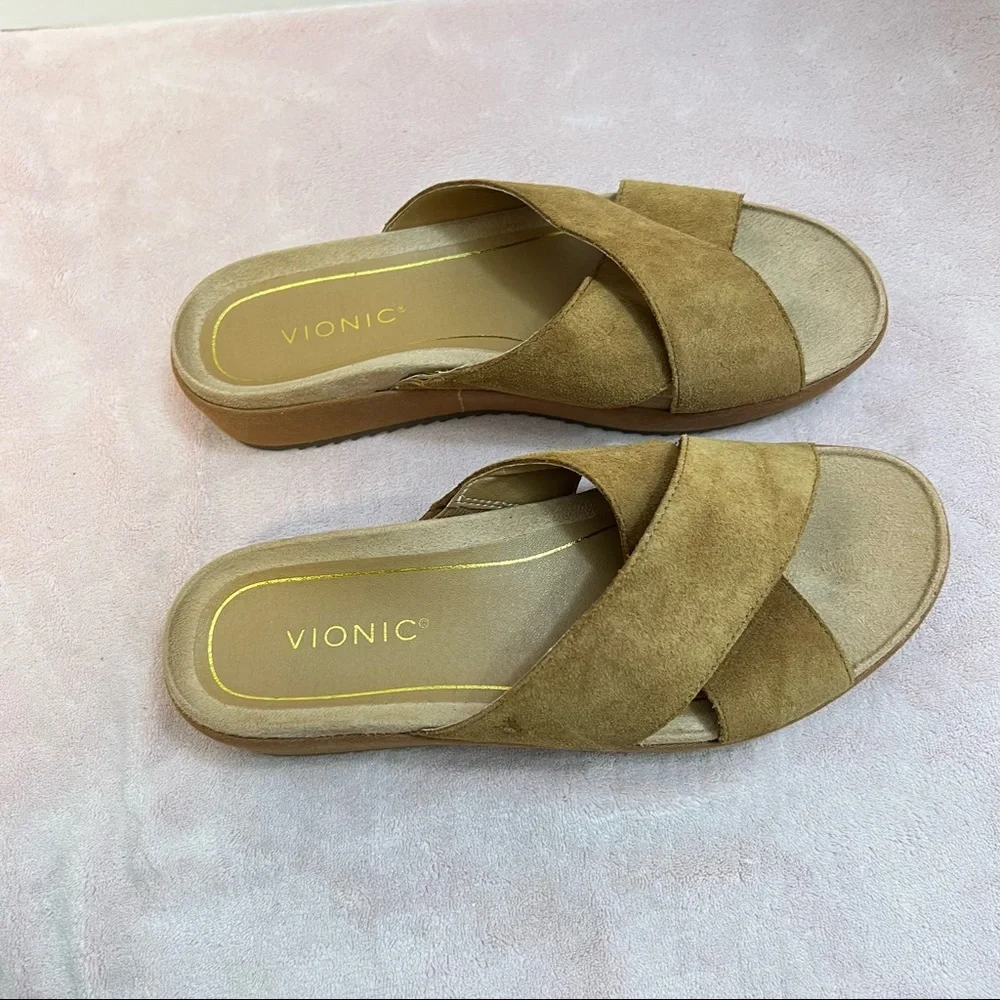 Vionic Hayden Platform Slip-On Sandal or Slides. Size 9 1/2.